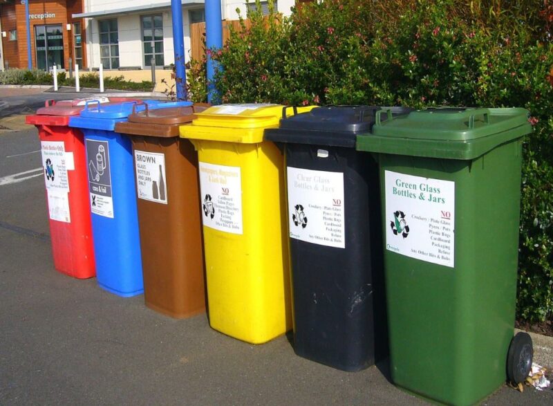 recycling-bins-373156_1280-1